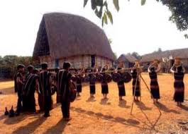 ທູດການທະຫານ ຕ່າງປະເທດປະຈຳ ຫວຽດນາມ ຕີລາ ຄາສູງນະໂຍບາຍ ຊົນເຜົ່າຢູ່ຫວຽດນາມ